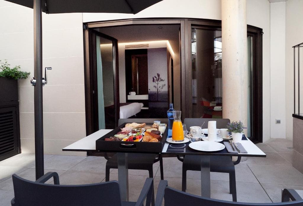 Superior Deluxe Double Room room - Image 2