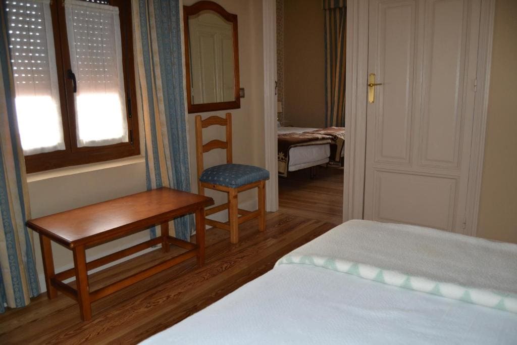 Standard Family Room room - Image 1