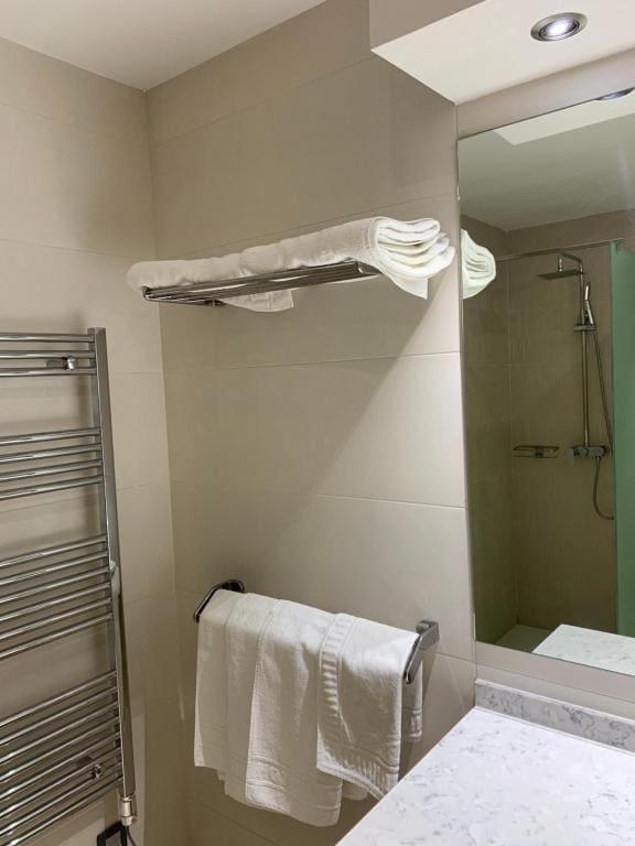 Basic Triple Room room - Image 3