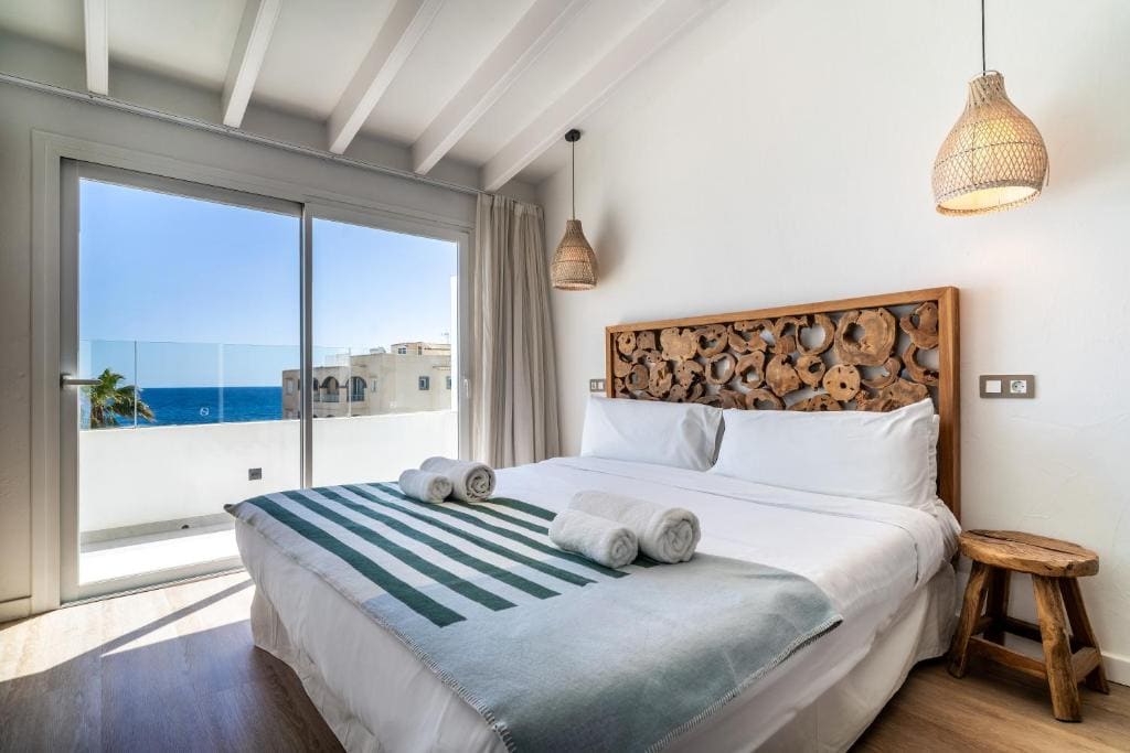 Superior Suite with Sea View room - Image 1