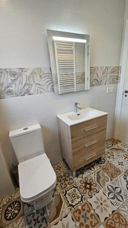 Double Room with Shared Bathroom room - Image 2