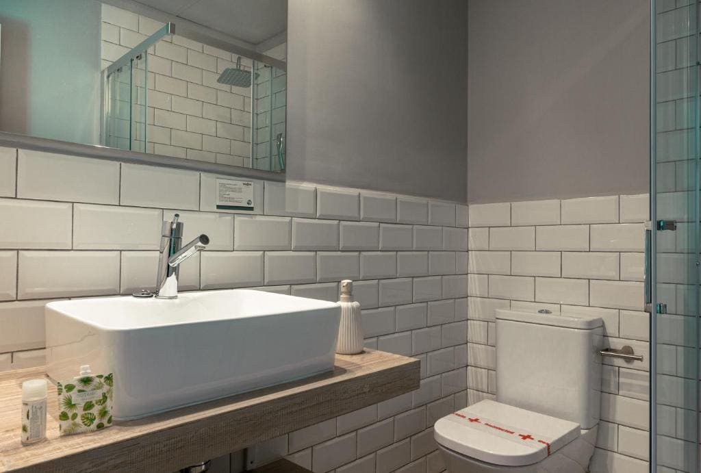 Standard Double or Twin Room room - Image 3