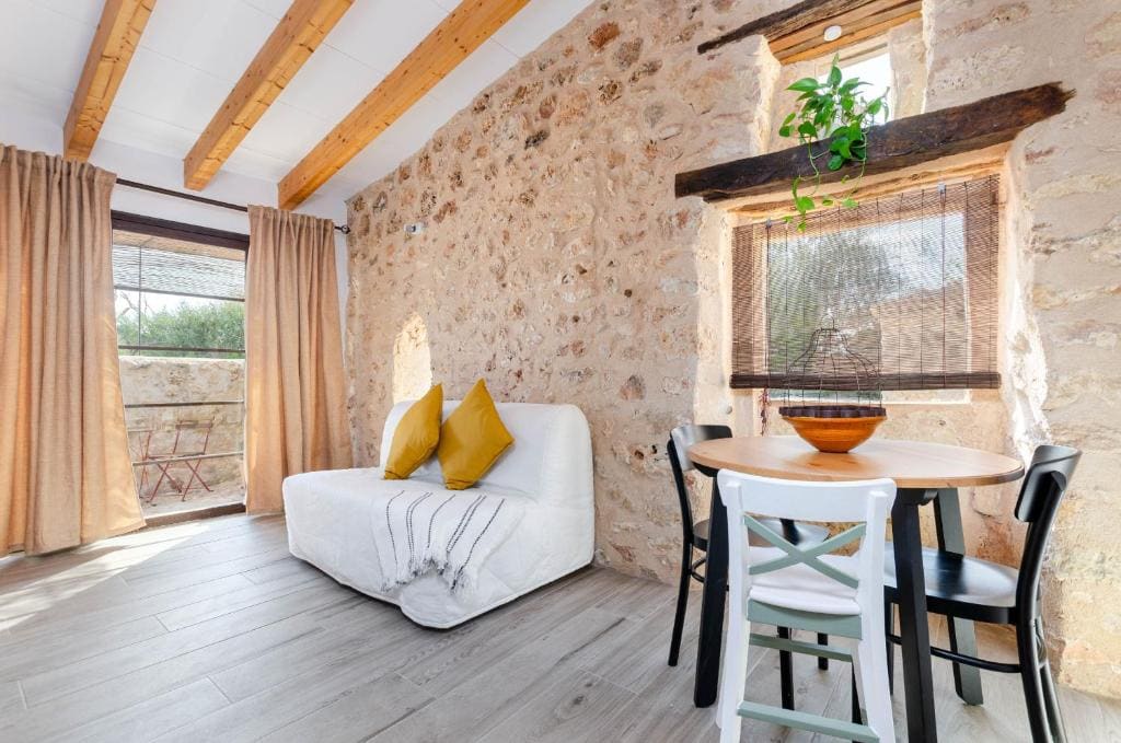 One-Bedroom House room - Image 3