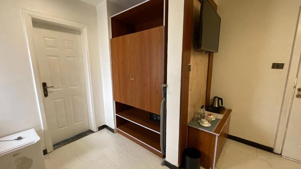 Twin Room with Balcony room - Image 3