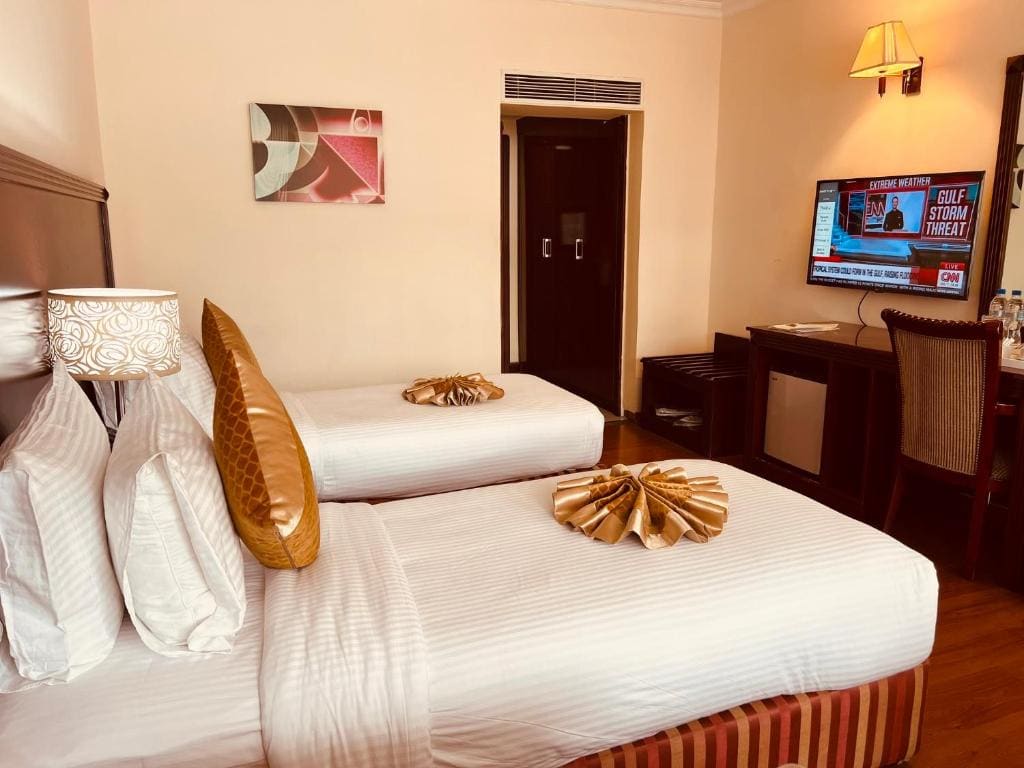Deluxe Twin Room room - Image 3