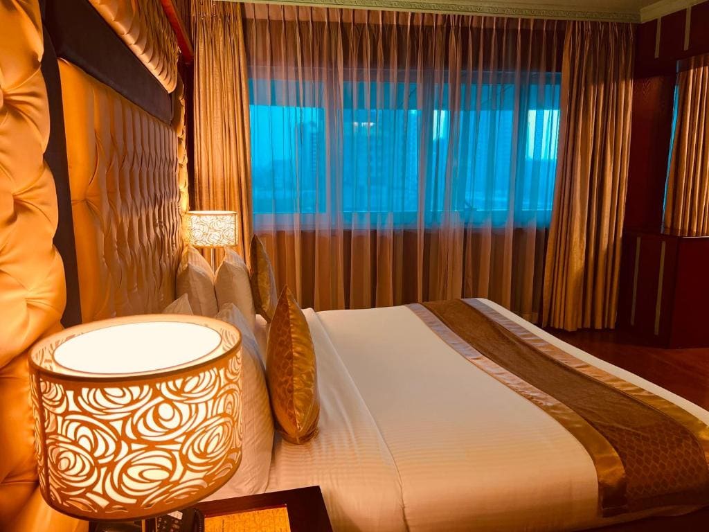 Executive Suite room - Image 1