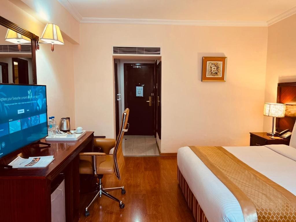 Deluxe King Room room - Image 3