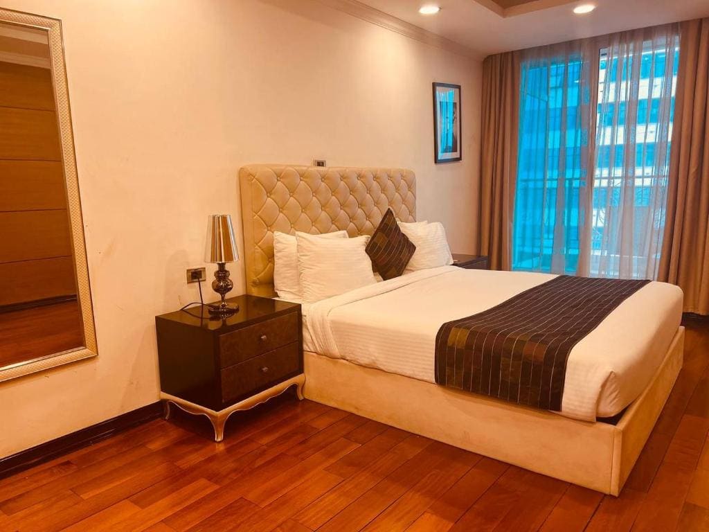 One-Bedroom Apartment room - Image 1