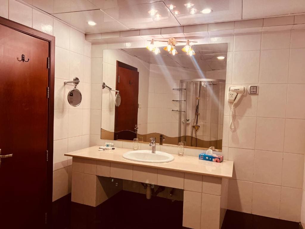 Executive Suite room - Image 3