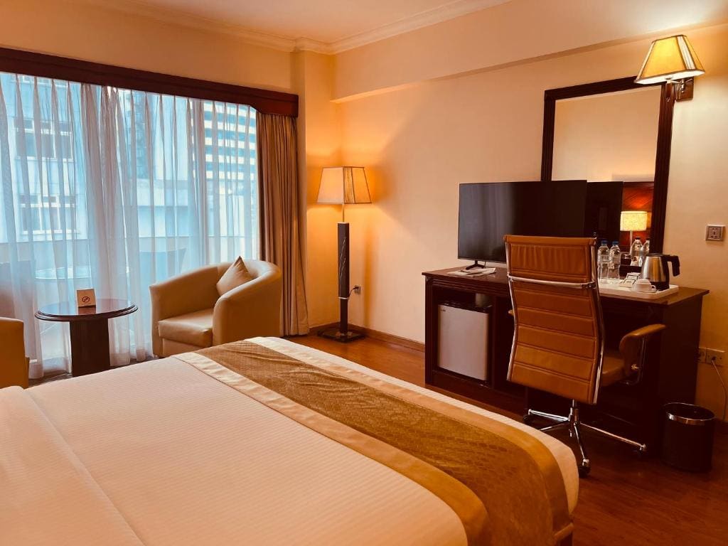 Deluxe King Room room - Image 2