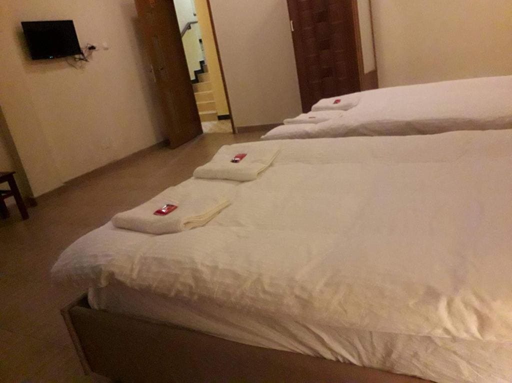 Twin Room with Bathroom room - Image 2