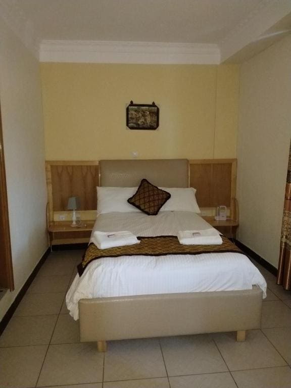 One-Bedroom Apartment room - Image 1