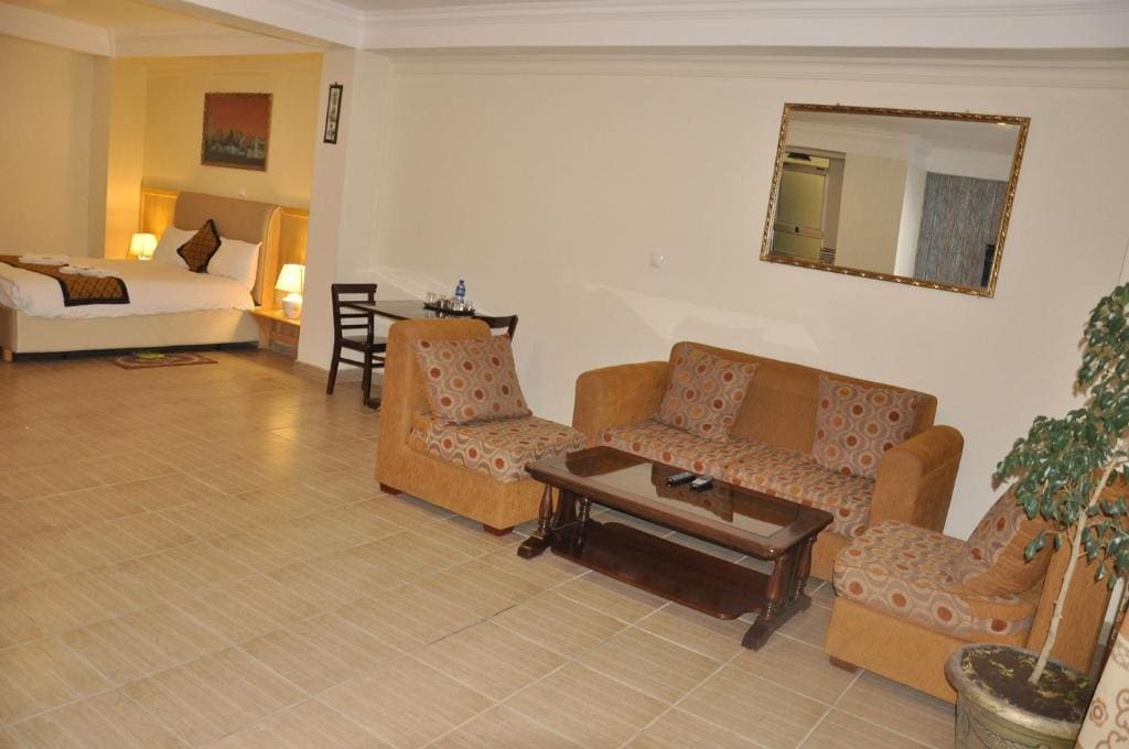 Deluxe Studio room - Image 3