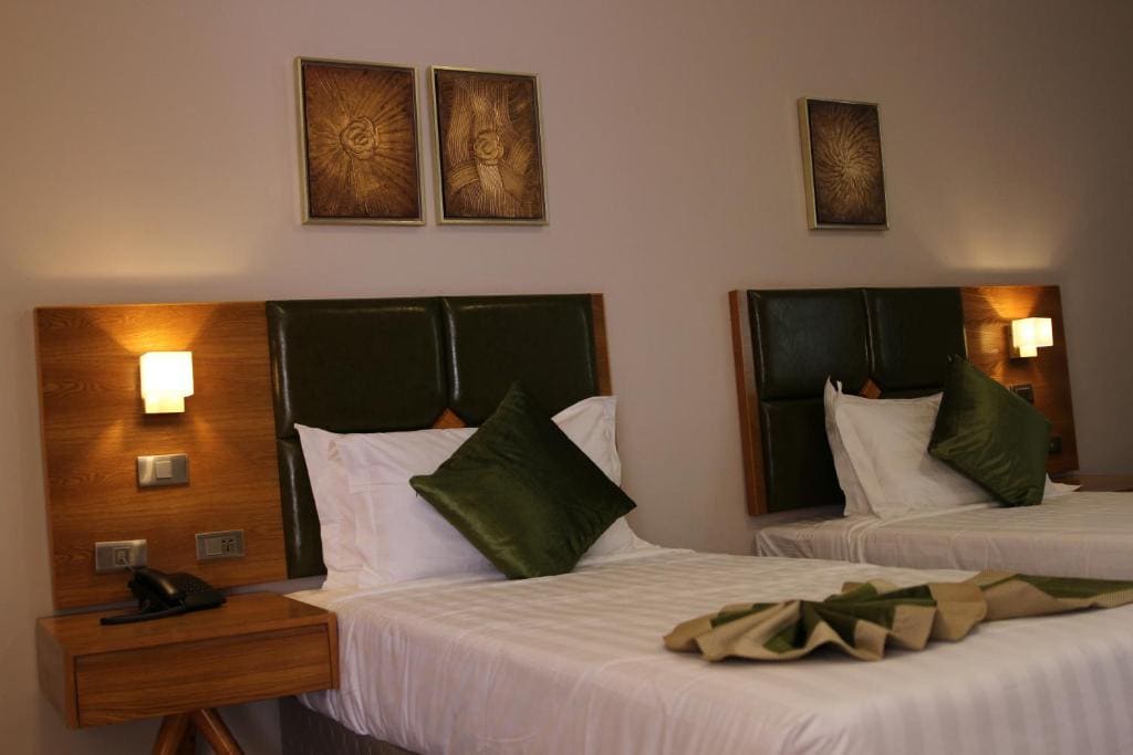 Superior Twin Room room - Image 2