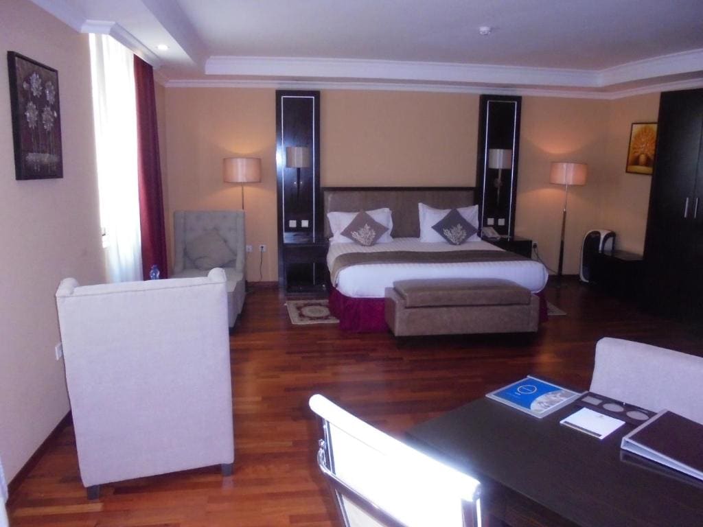 Superior Deluxe Room room - Image 3
