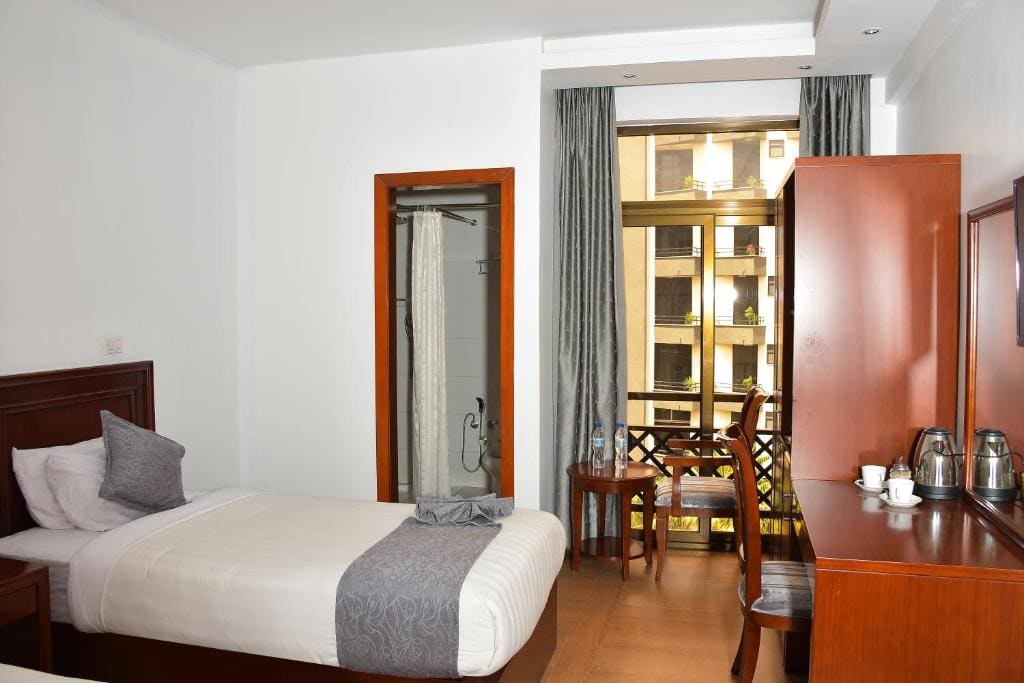 Twin Room with Balcony room - Image 2