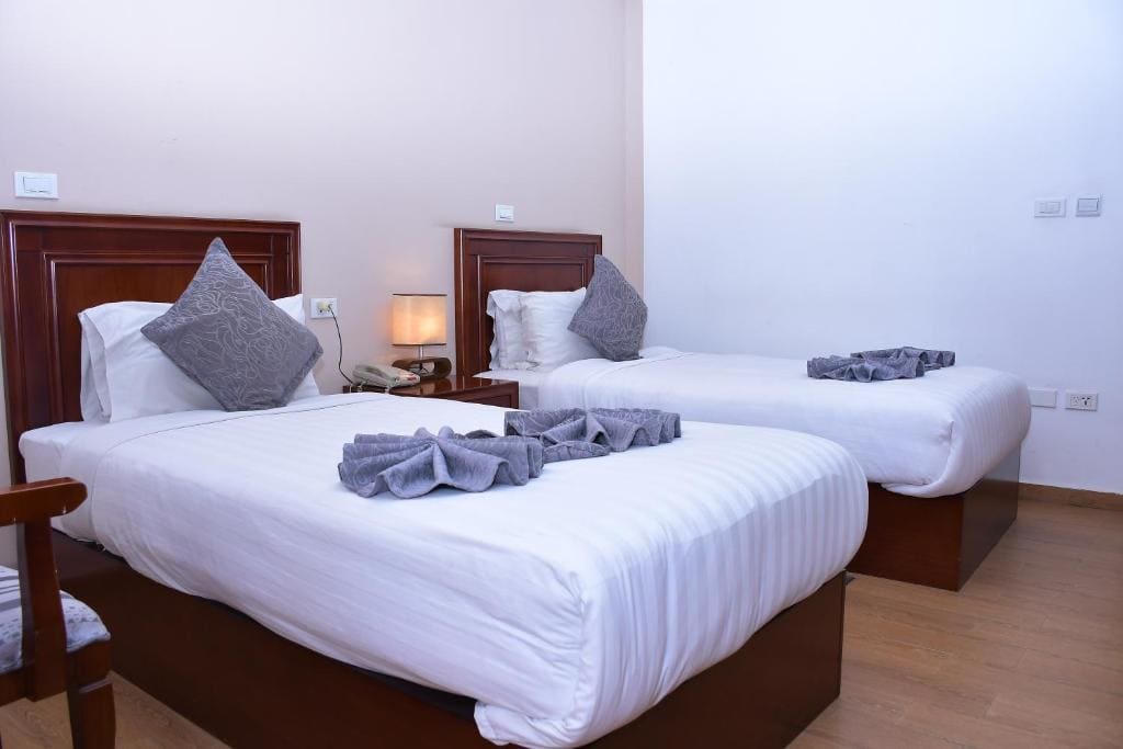 Double Room with Balcony room - Image 2