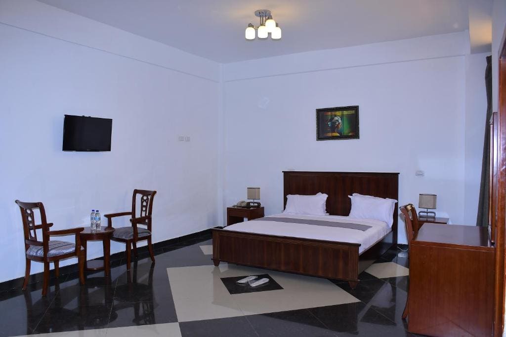 Deluxe Family Suite room - Image 1