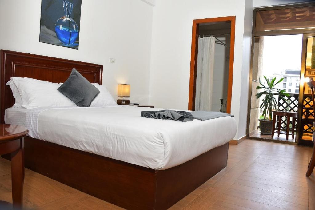 Double Room with Balcony room - Image 1