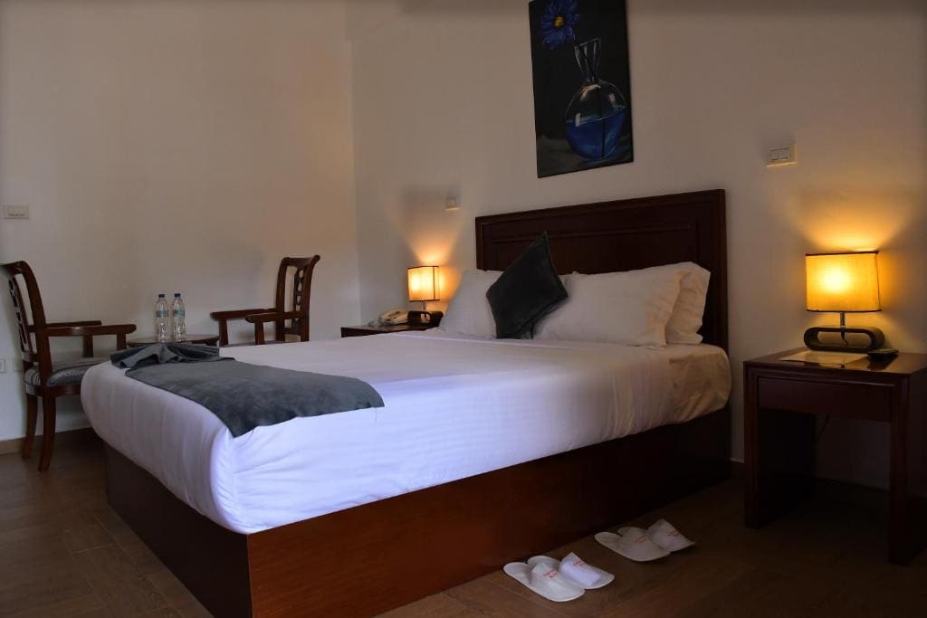 Double Room with Balcony room - Image 3
