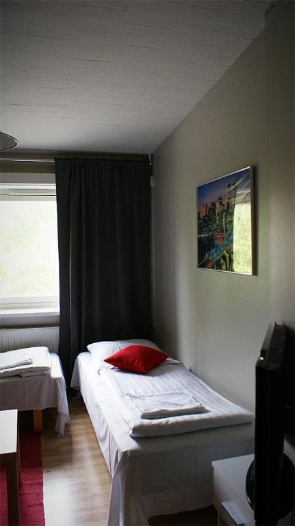 Triple Room with Shared Bathroom room - Image 1