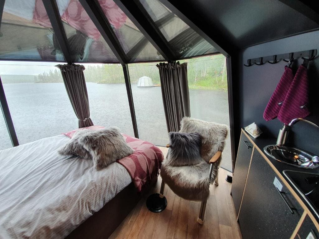 Floating Igloo room - Image 2
