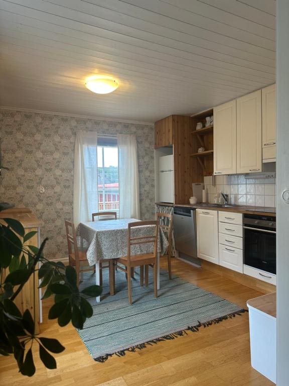 Apartment With Shared Bathroom room - Image 1