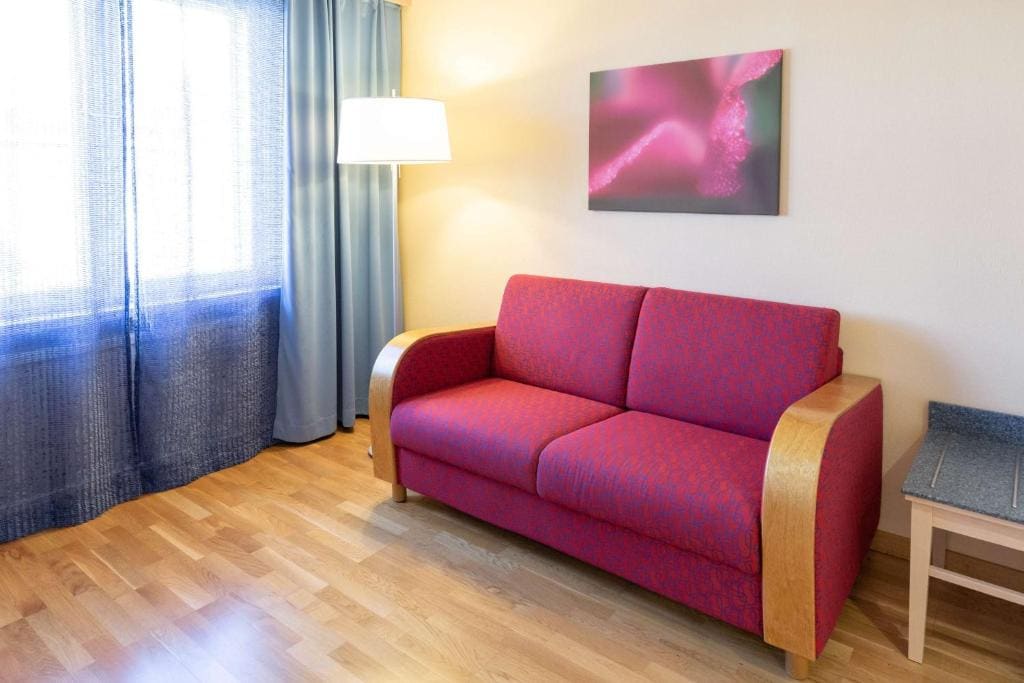 Superior Family Room room - Image 2