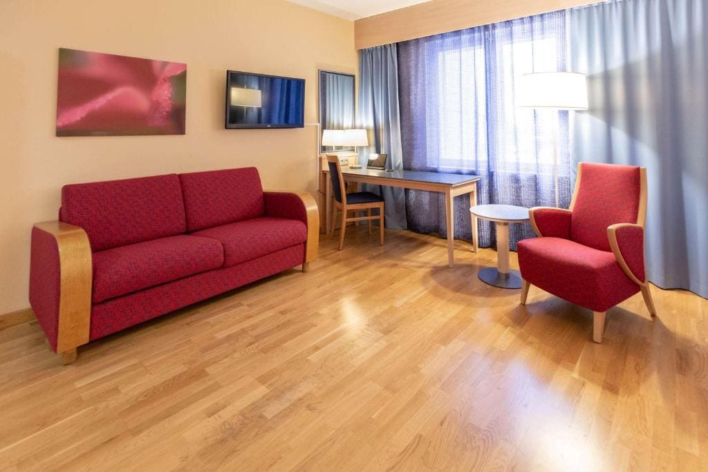 Family Room room - Image 2