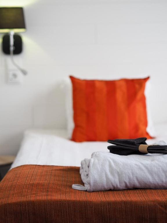 Superior Twin Room with City View room - Image 3