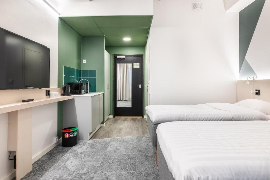 Family Room room - Image 2