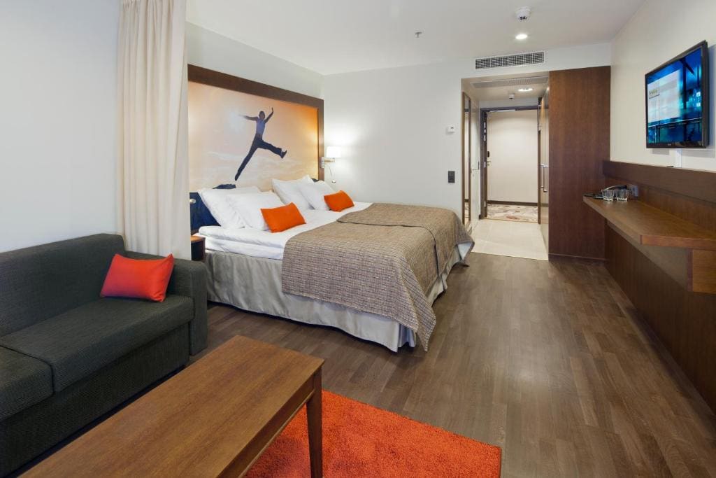 Standard Family Room room - Image 2
