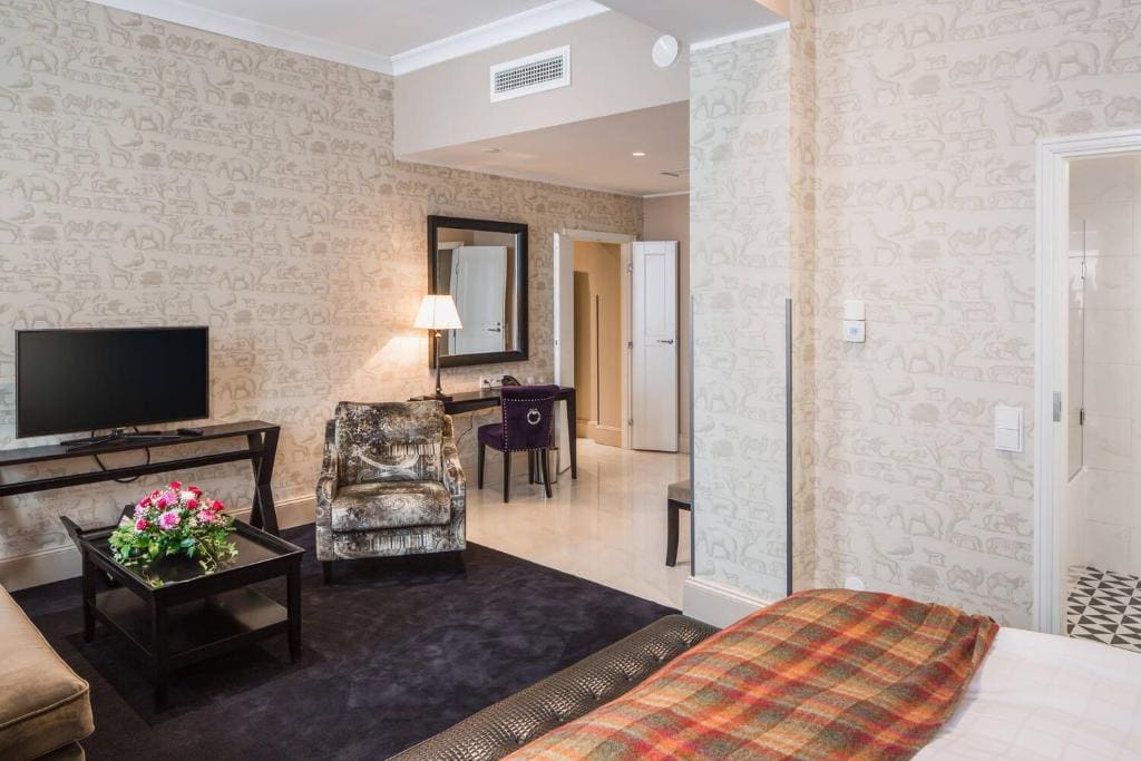 Superior King Suite room - Image 1