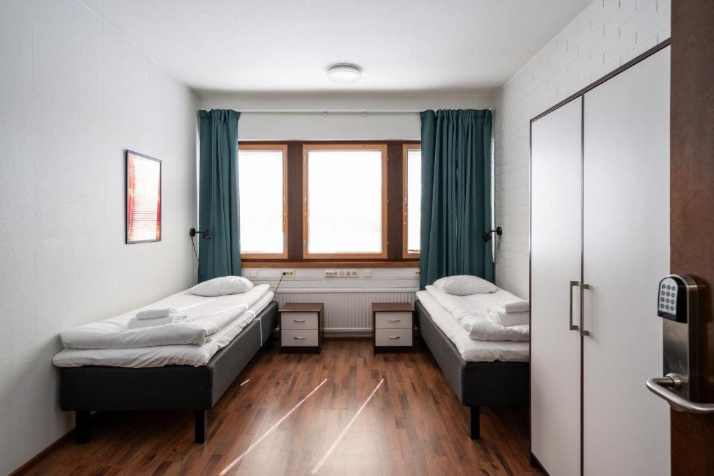 Standard Twin Room with Shared Bathroom room - Image 1