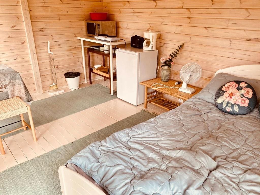 Cottage with Shared Bathroom room - Image 2