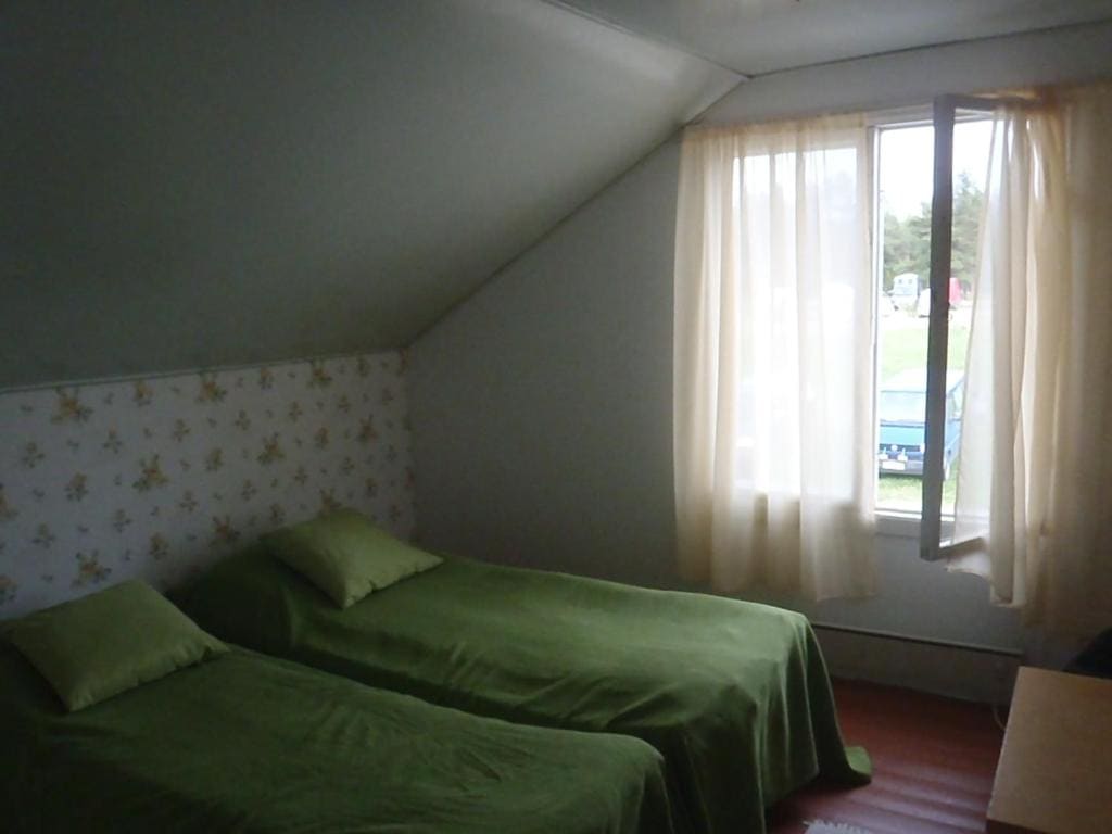 Twin Room with Shared Bathroom room - Image 2