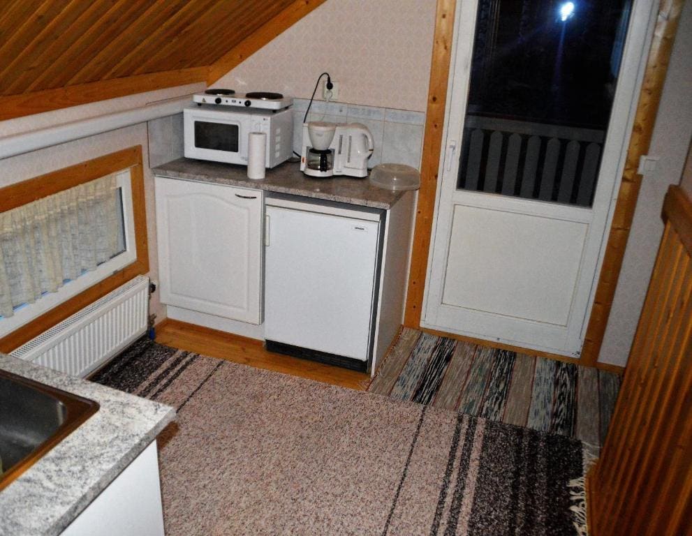 Family Room with Shared Bathroom room - Image 1