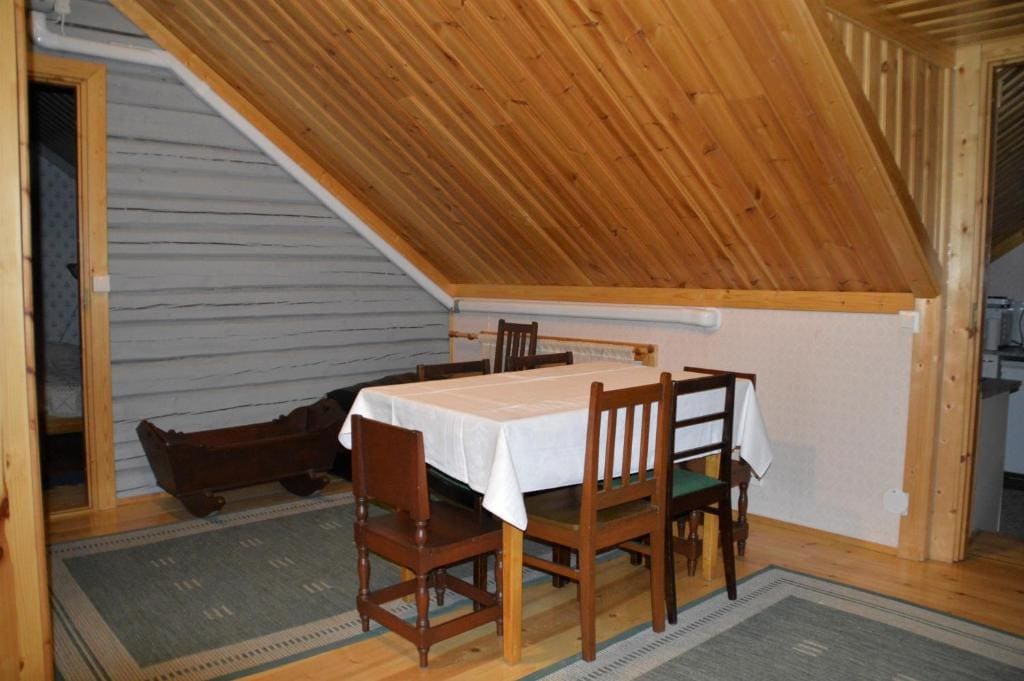 Basic Triple Room with Shared Bathroom room - Image 3