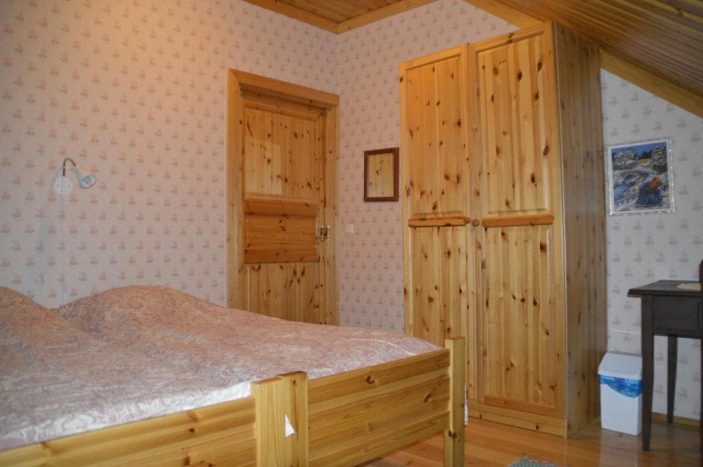 Double Room with Shared Bathroom room - Image 2