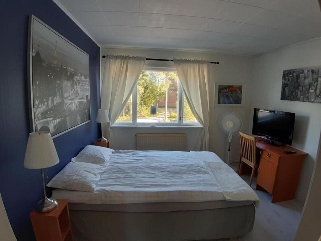 Twin Room with Shared Toilet room - Image 2