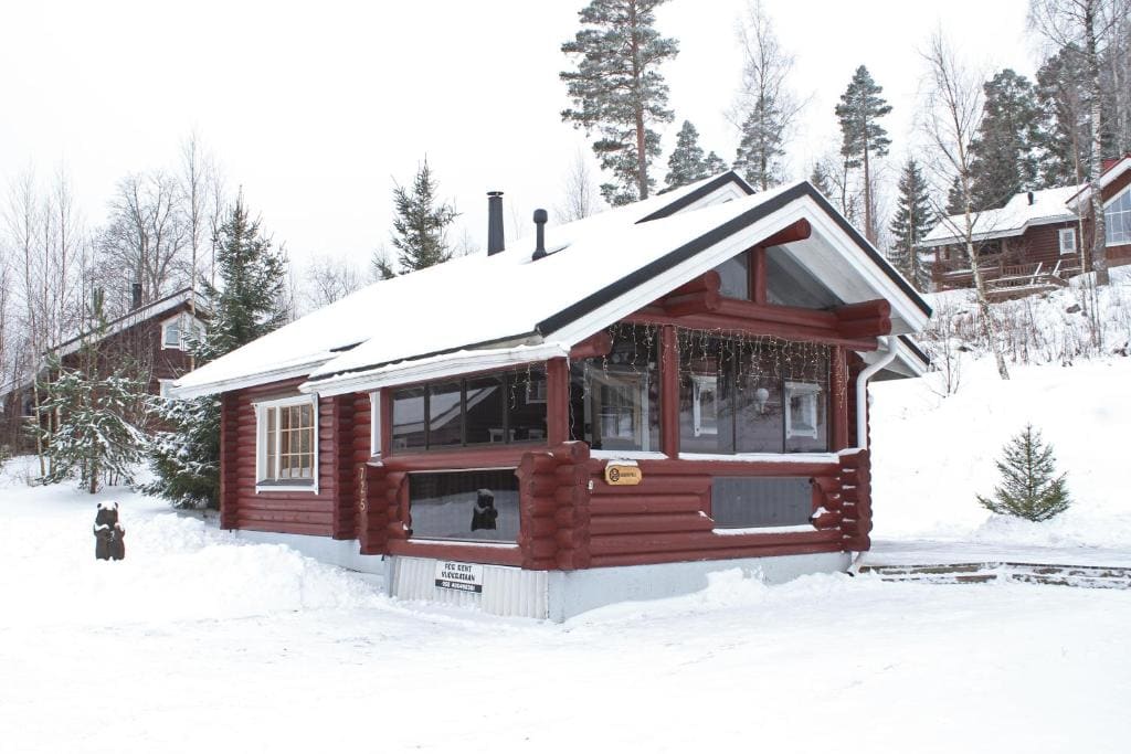 One-Bedroom Cottage with Sauna (Karhunpesä) room - Image 3