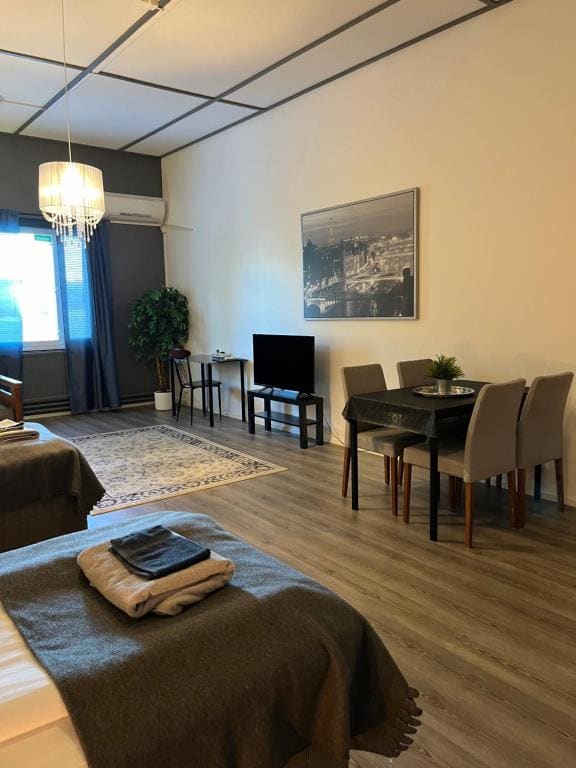 Deluxe Family Room room - Image 3