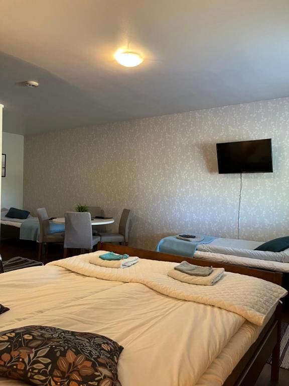 Deluxe Quadruple Room room - Image 2