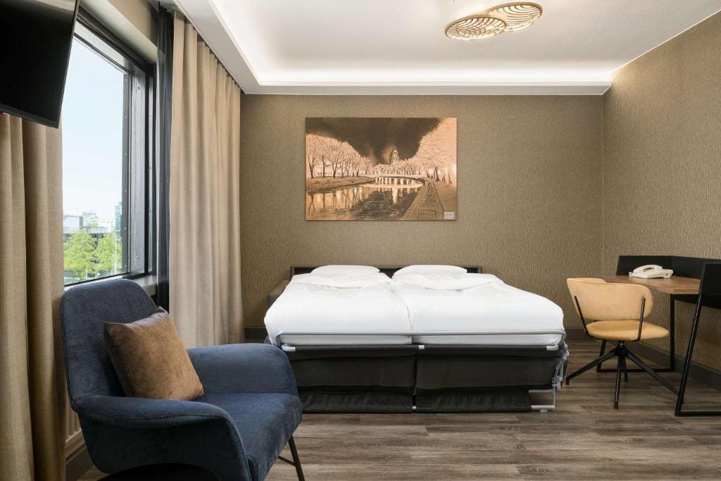 Family Room room - Image 2