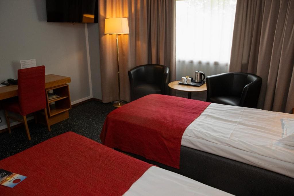 Standard Twin Room room - Image 3
