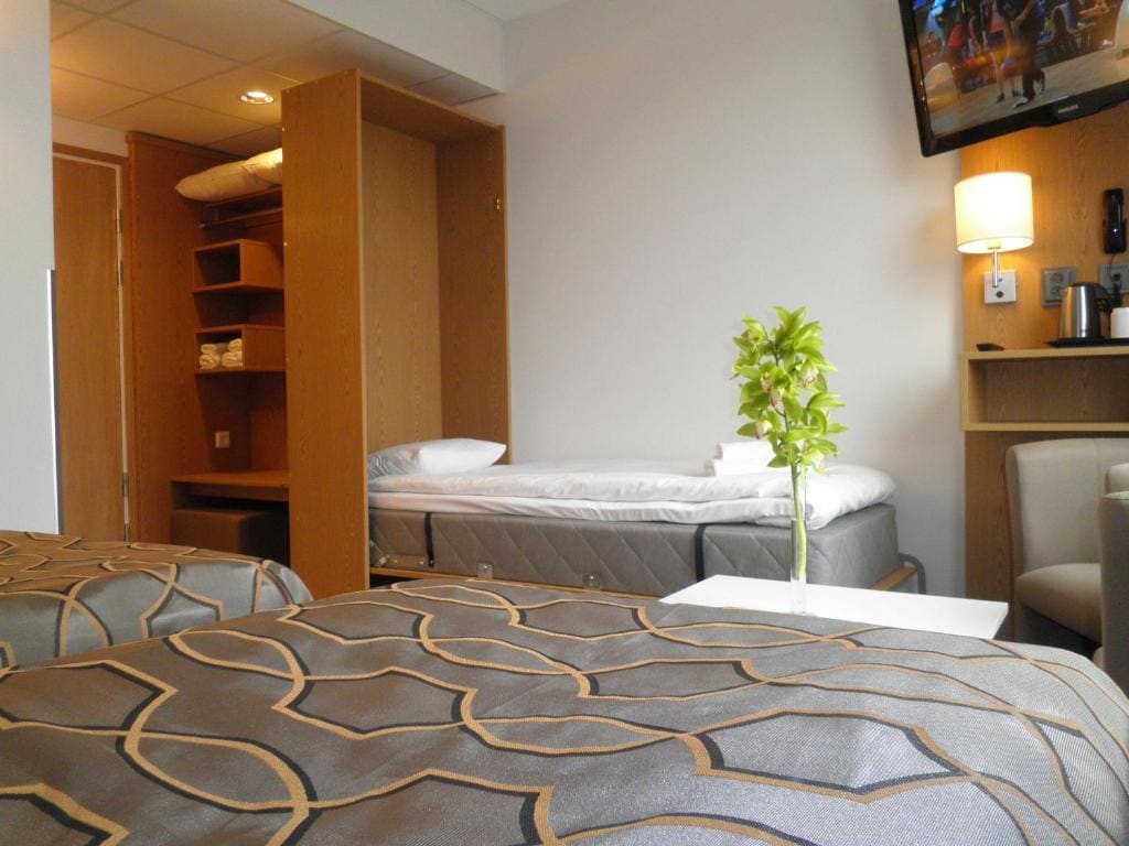 Superior Twin Room room - Image 2