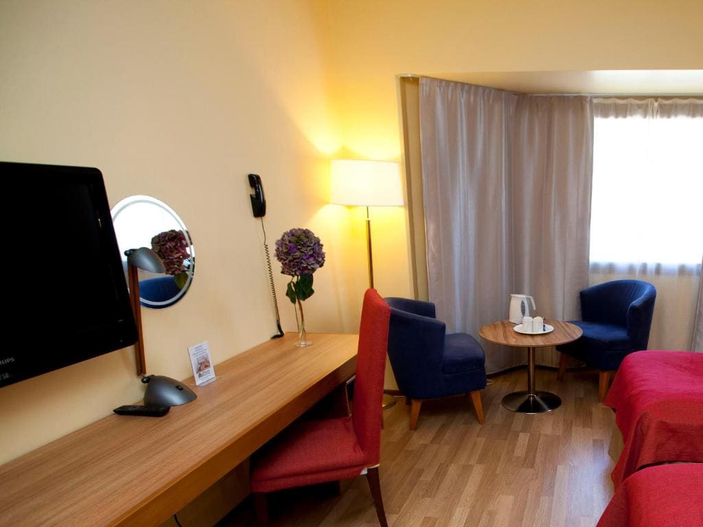 Standard Twin Room room - Image 2