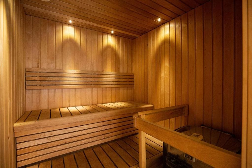 Superior King Sauna room - Image 1