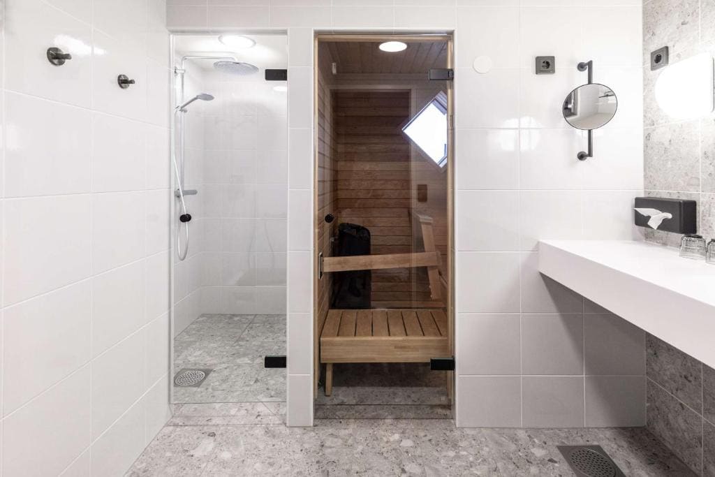Superior Sauna room - Image 2