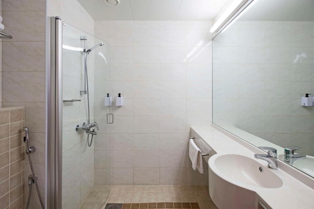 Standard Triple Room room - Image 3